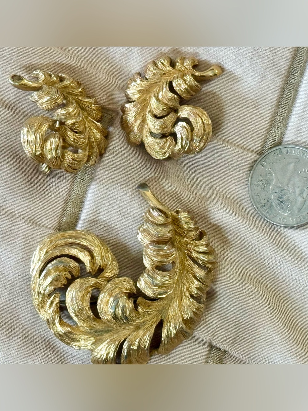 Vintage MCM Monet Gold Leaf/ Feather Motif Brooch and Clip-on Earring Set